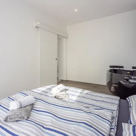 Einzigartige Casita Mit Whirlpool, Sauna, Meerblick, Grill, Privatparkplatz * 茨里克韦尼察
